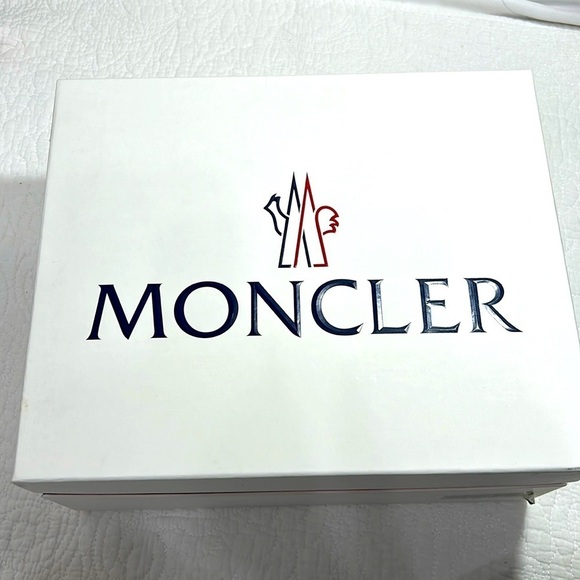 Moncler  Luxury Box - Picture 2 of 5